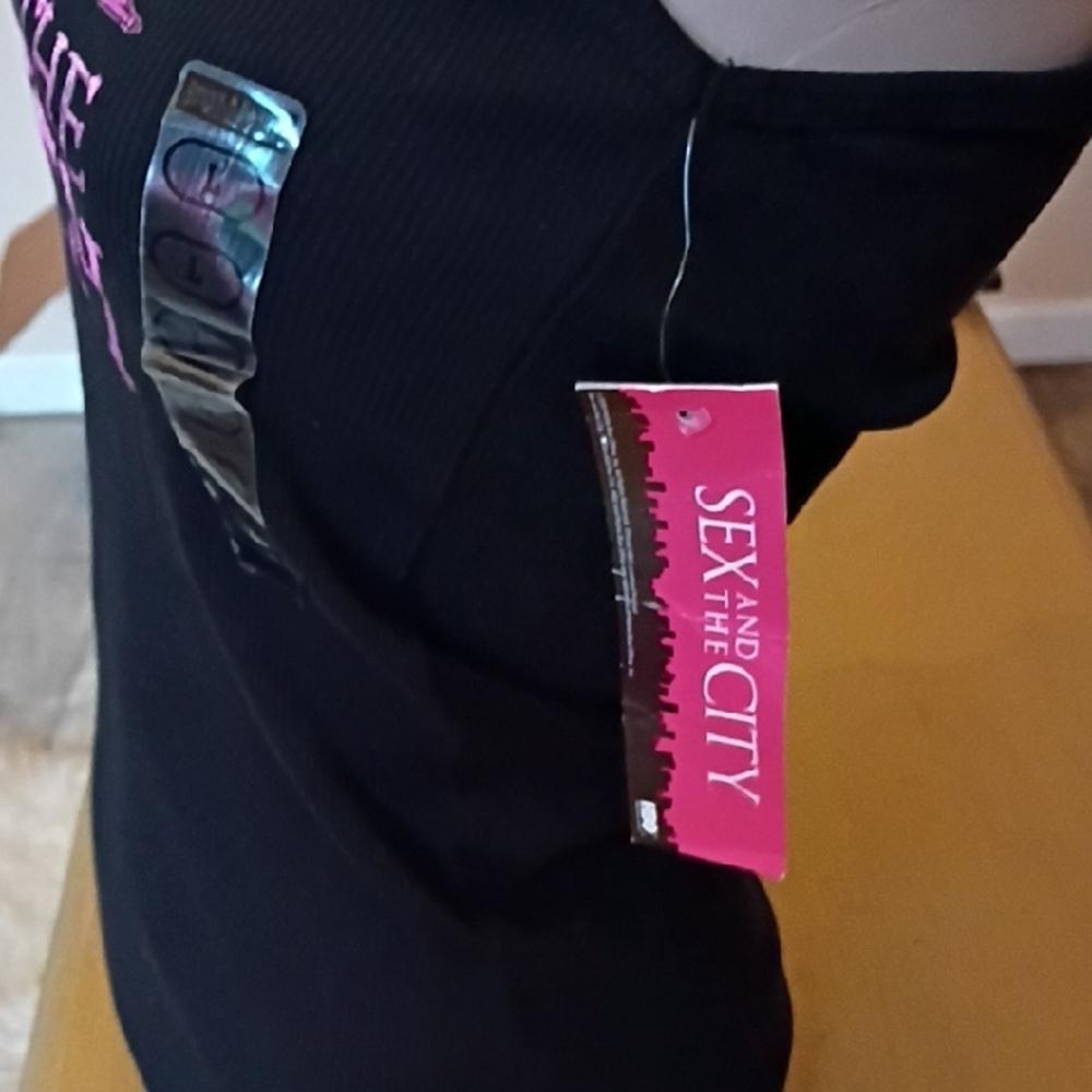 Black 'Sex and the City' Tank Top - Picture 2 of 4